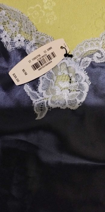 Луксозна сатенена нощница Victoria 'S Secret - оригинална с етикет.