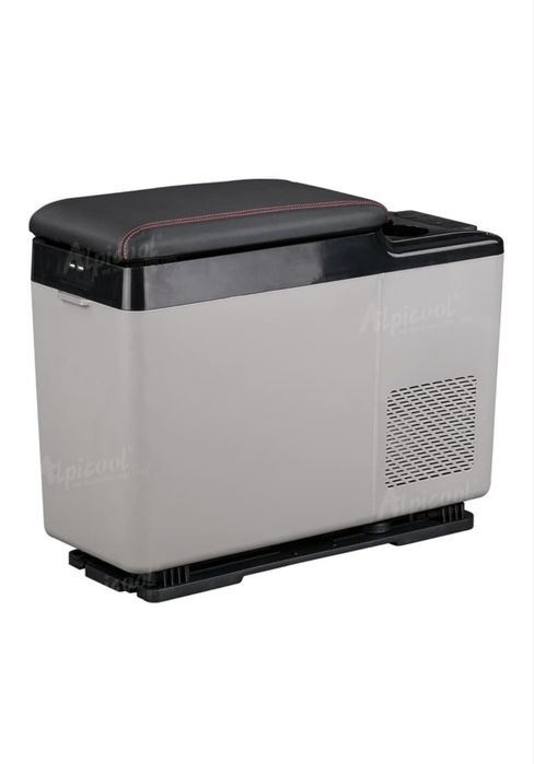 Авто холодильник с подлокотником