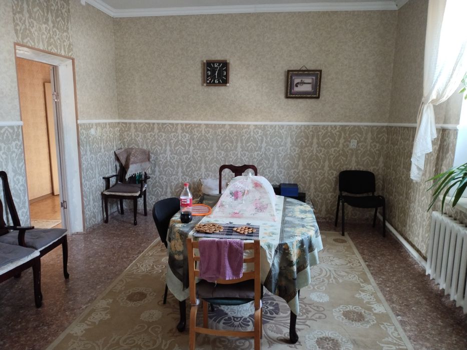 Продаётся в связи с переездом  4-х комнатный дом в 8 участке (АТАМУРА)