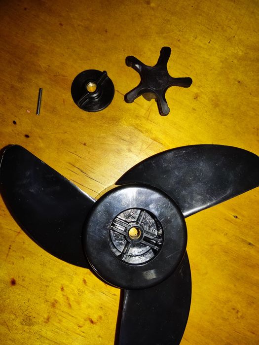 Продам  винт на лодочный мотор