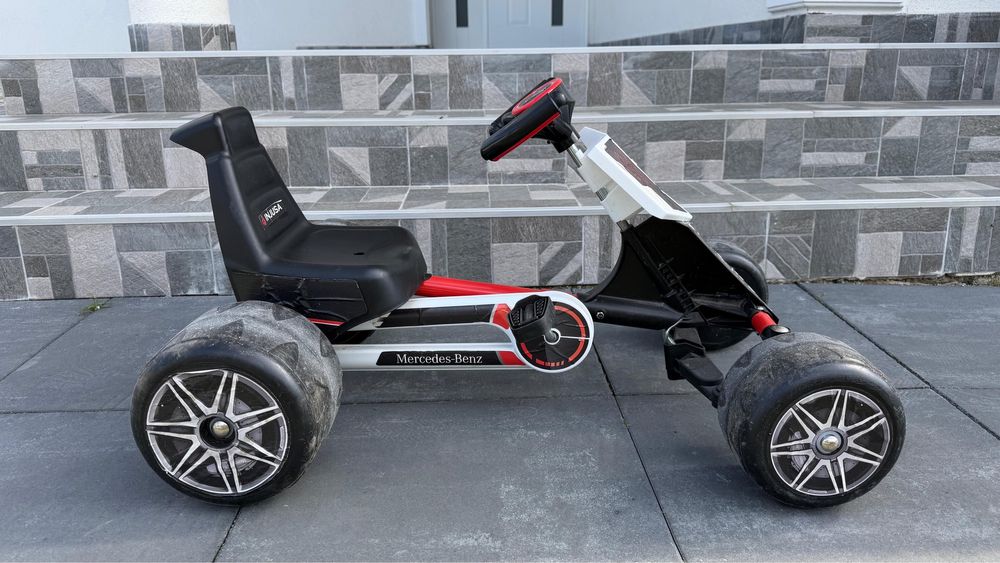 Kart cu pedale pentru copii
