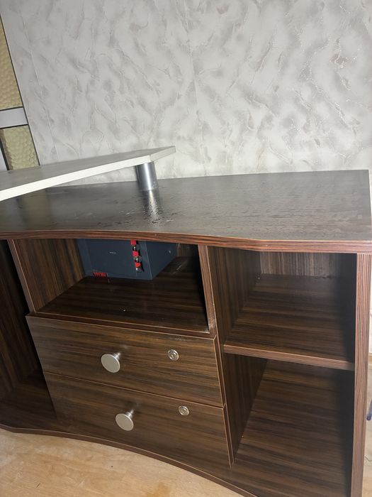 Офис Ъглово Бюро с Каса и Шкафчета