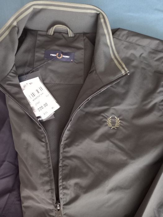 Jachete Fred Perry,noi.