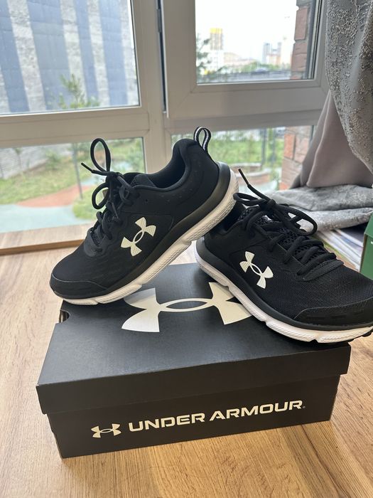 Кроссовки Under Armour — размер 38