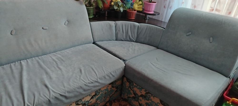 Отдам даром диван