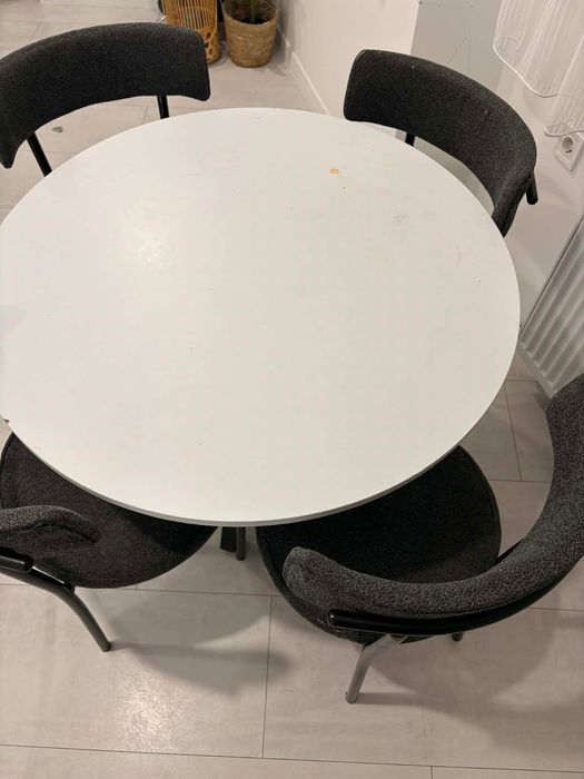 Диван с тонколона + маса с 4 стола