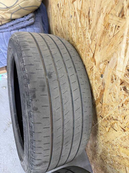 продам б/у летнюю резину 235/45/18