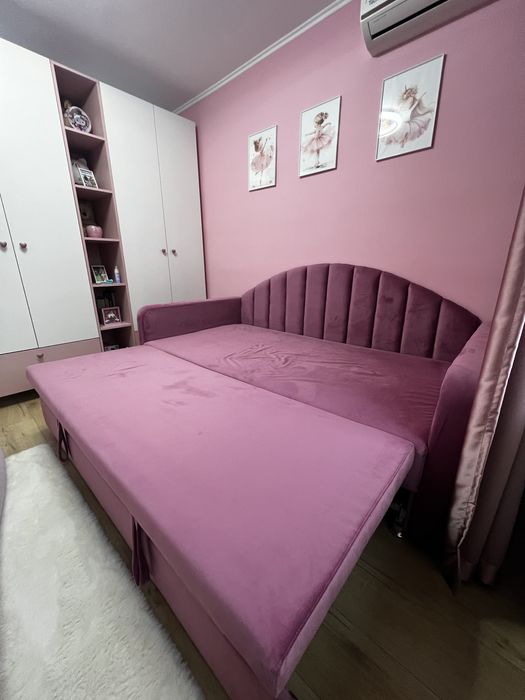 Canapea extensibila roz noua