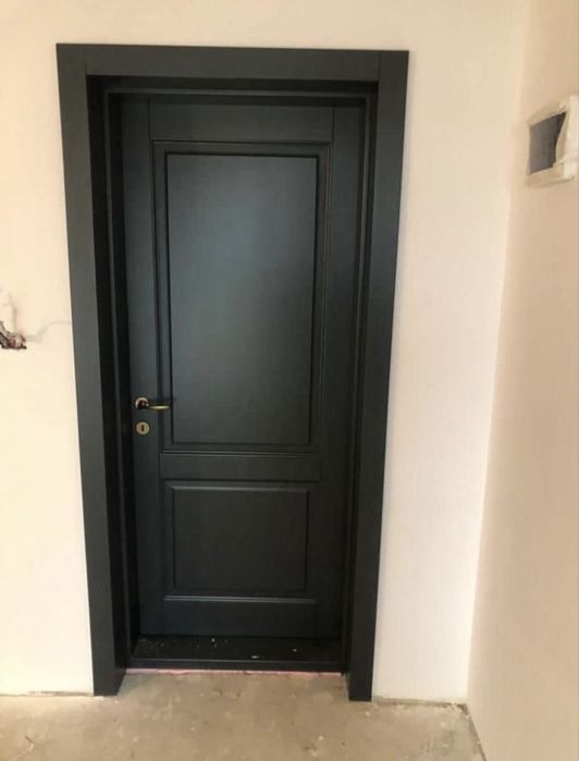 Usi de interior din lemn masiv