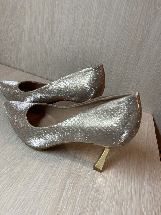 Продам женские туфли