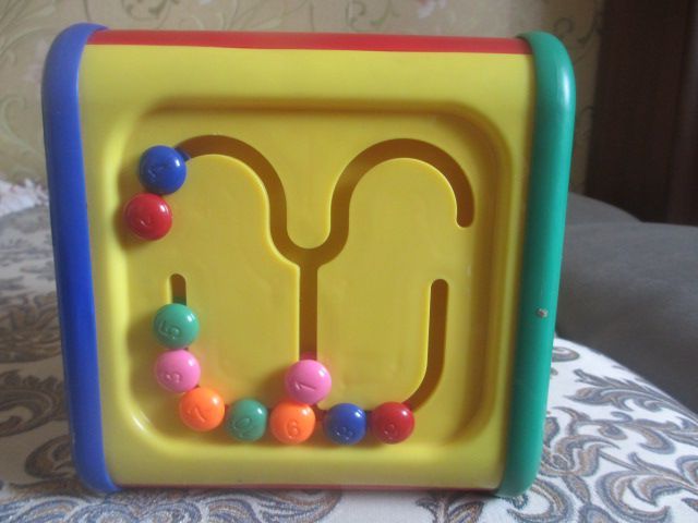 Продам детскую игрушку Уникуб чемоданчик