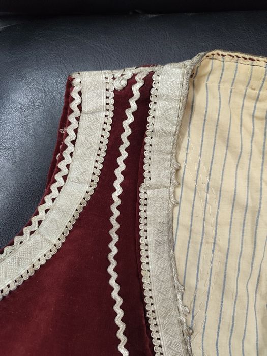 Старо елече елек носия