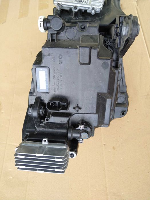 Ляв фар за Skoda Superb III 3V 2023 година.