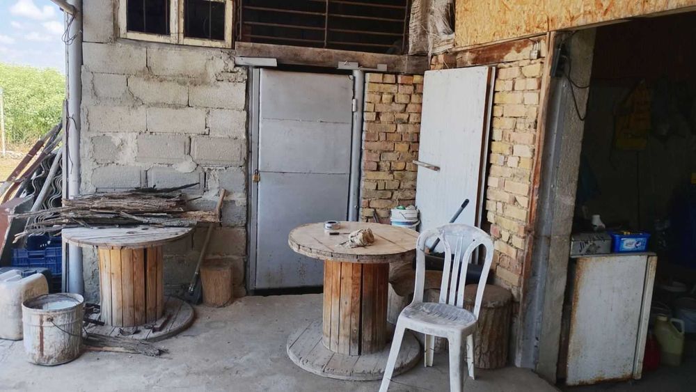 Продавам три казана за варене на ракия. Базата се намира в село БРЕСТАК област Варна.За повече информация на телефон 0889458866 Цена 60 000 евро