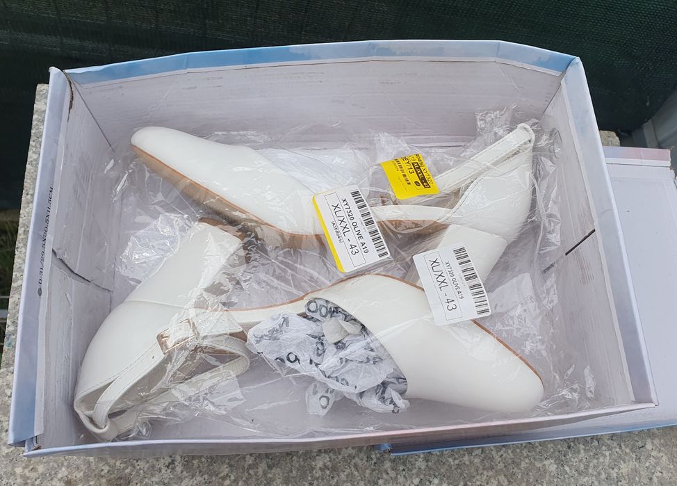 Pantofi piele decupati