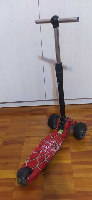 Продается детский самокат в отличном состоянии