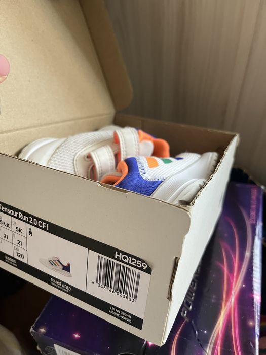 Два чифта обувки adidas