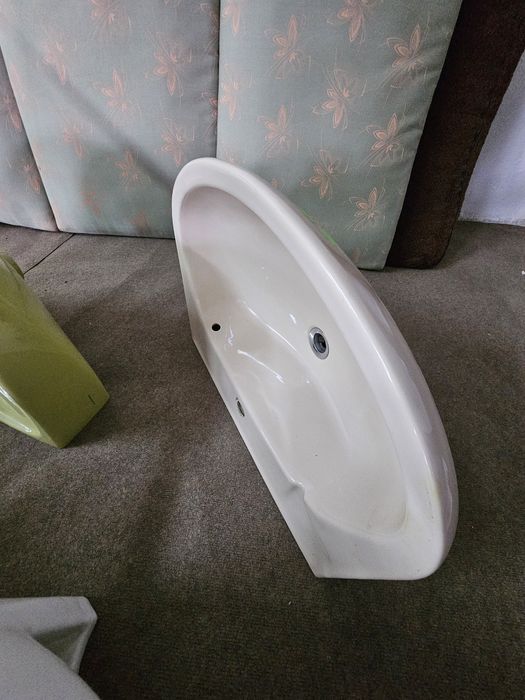 Vase de toaletă și chiuvete din porțelan