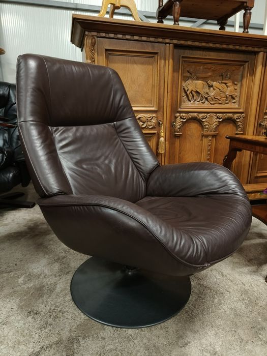 Комплект от две Relax кресла и една табуретка от естествена кожа