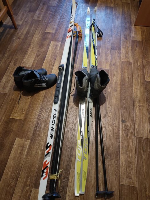 Продам лыжи с ботинками