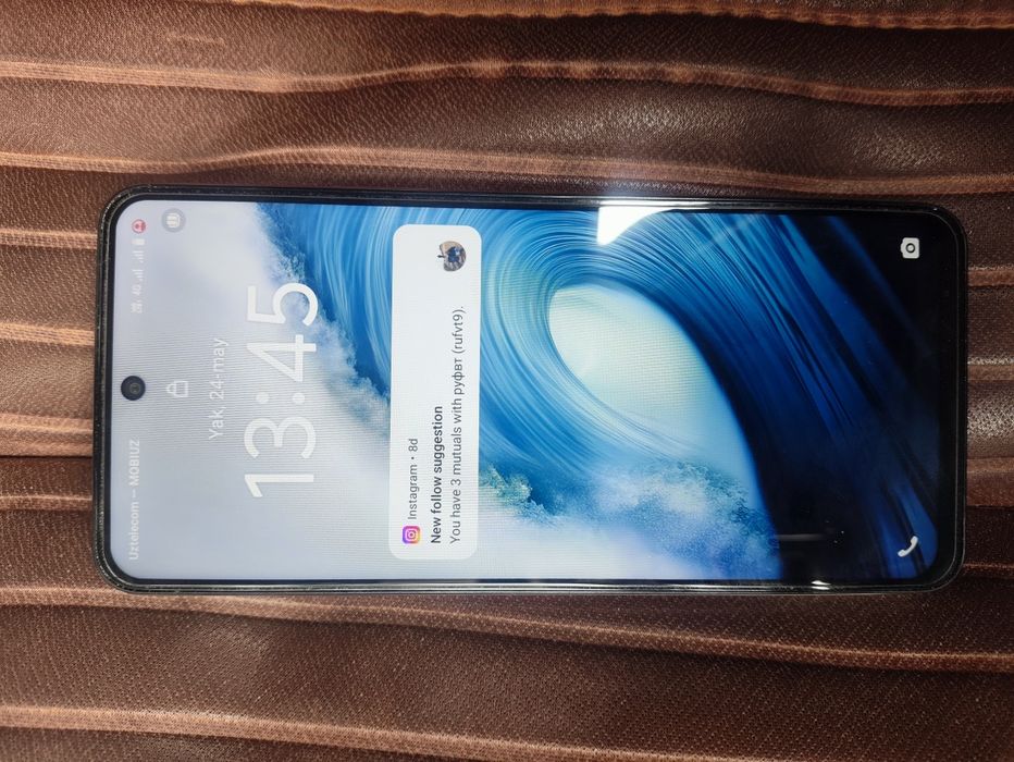 Vivo y29 holati yangi 
Komplekt hamma narsai joyida 
Narx 2.500 kelish