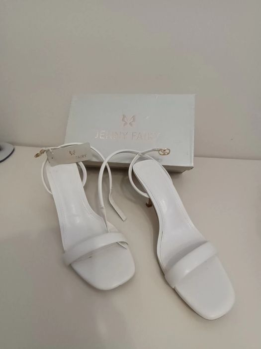 Продавам дамски сандали