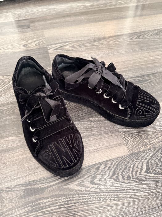 Черни маратонки на Pinko