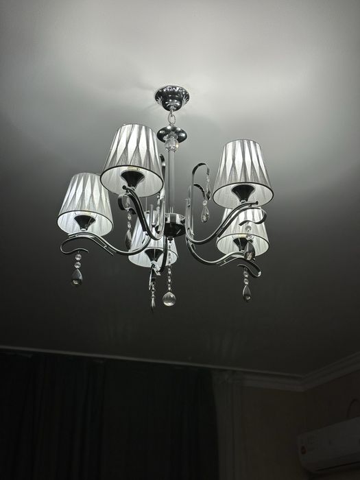 Продам люстру в зал