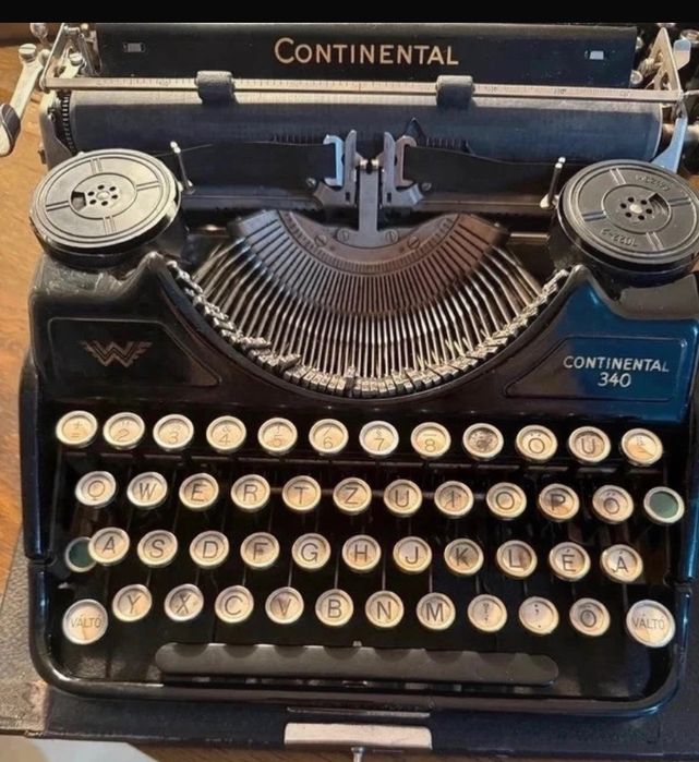 Mașină de scris metalică, Continental 340, în stare foarte bună, perfect funcțională.
