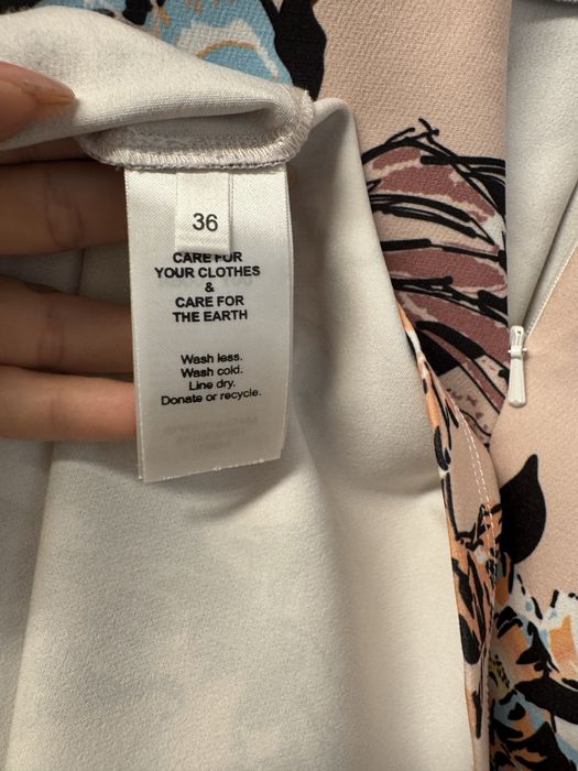 Рокля в бяло с цветя