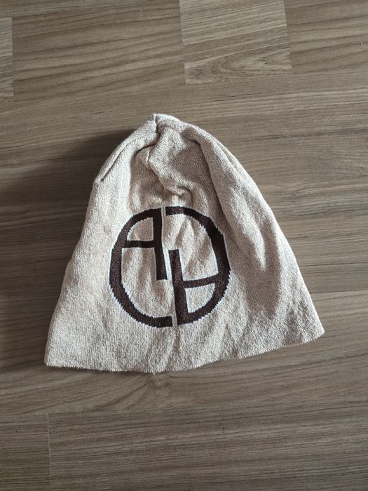 Бежава шапка Alessa