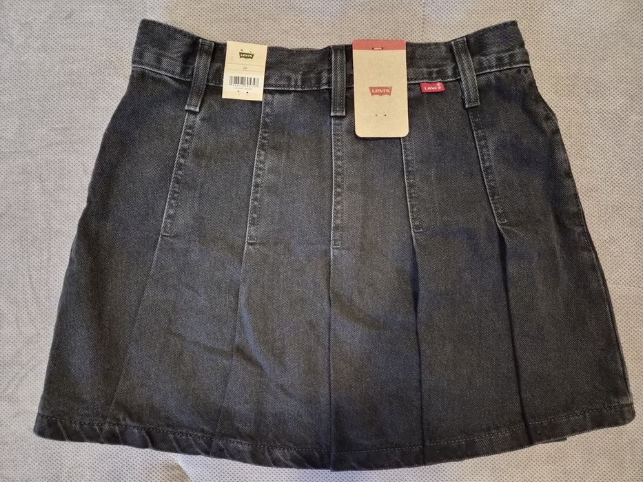 Нова Дамска пола с етикет Levi's