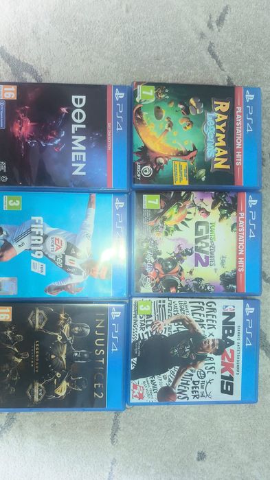 Vând jocuri de PlayStation 4