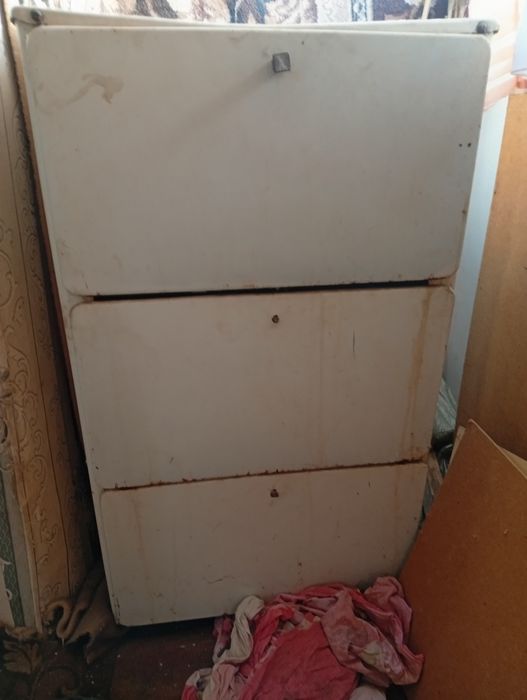 Продам шкаф железный.