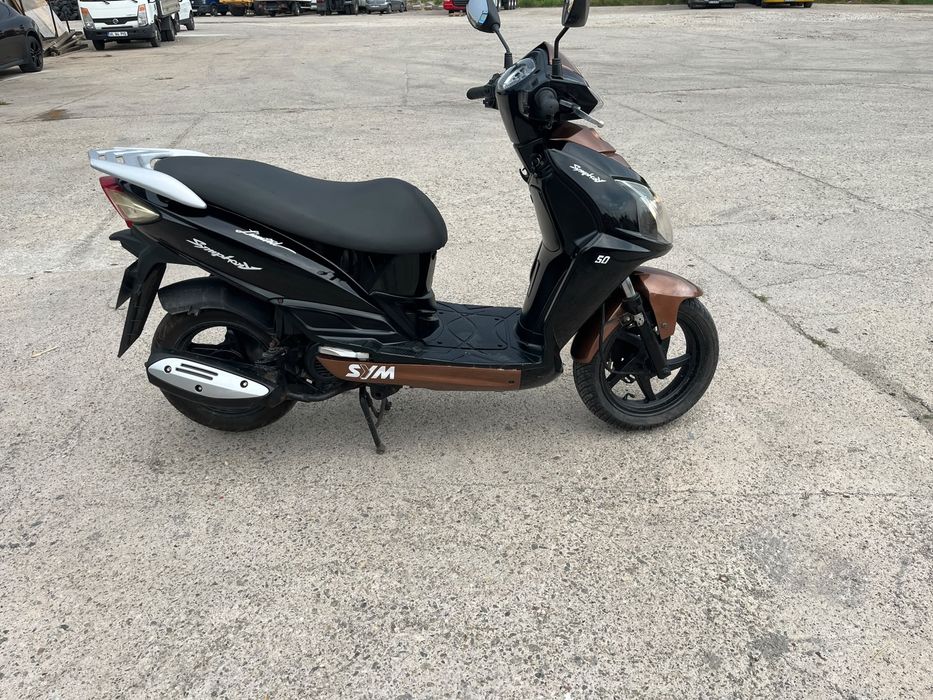Scuter de închiriat delivery 49cc