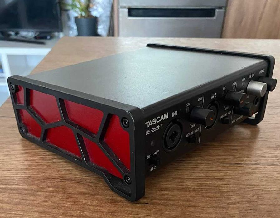 Tascam US-2x2HR USB аудио интерфейс