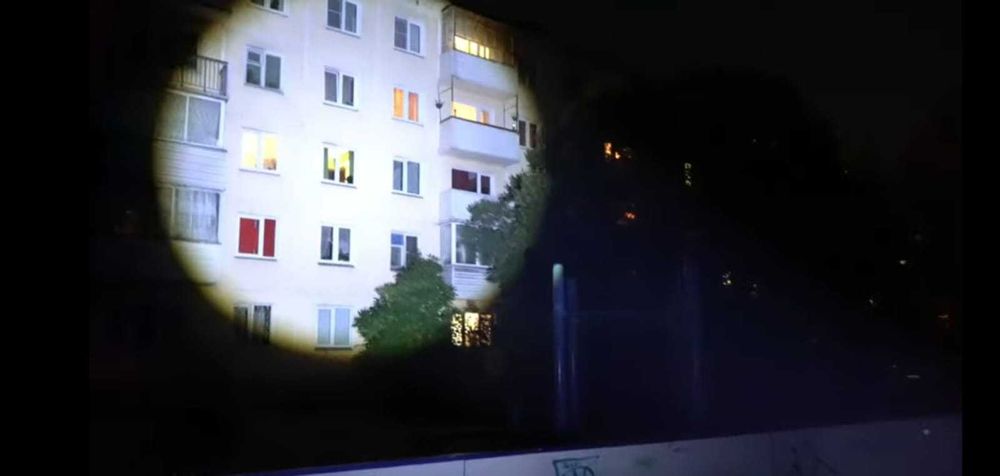 Подарок мужчине супермощный фонарь