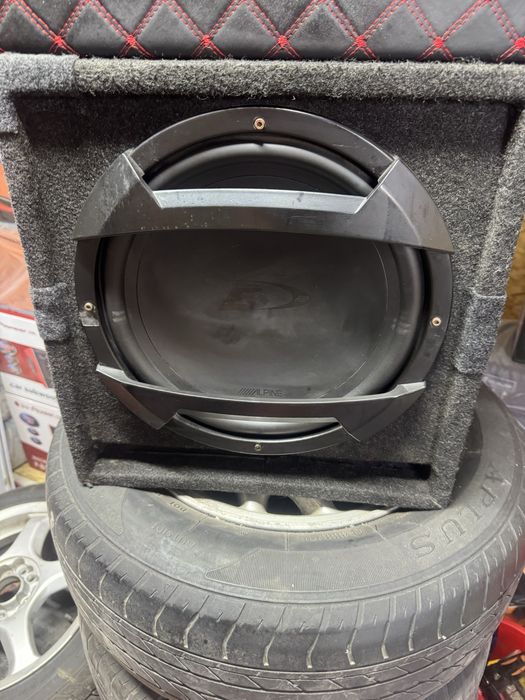 Продам сабфуер Alpain