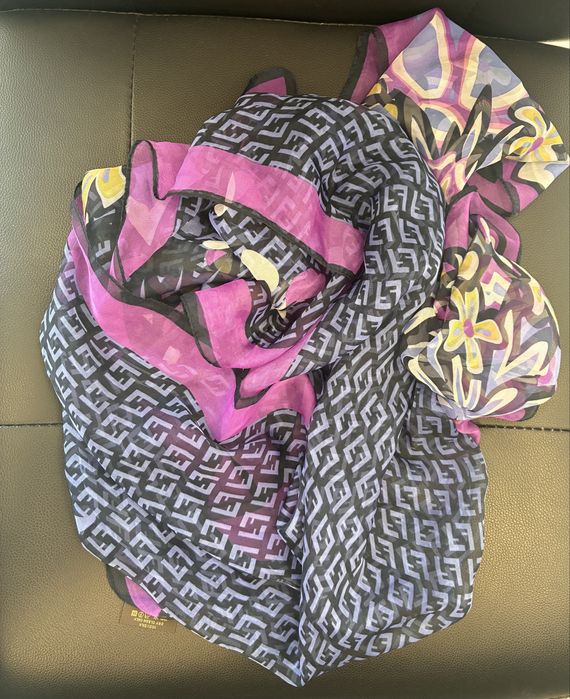 Дамски шал Fendi