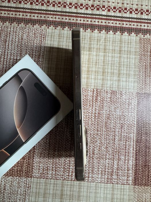 iPhone 16 Pro 256 GB с оставаща гаранция 17 месеца.