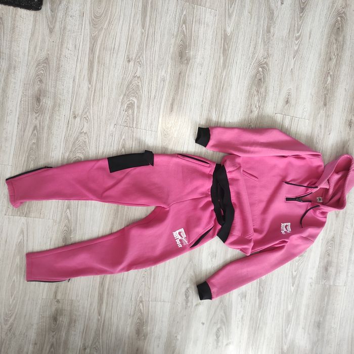 Продавам спортен екип Nike