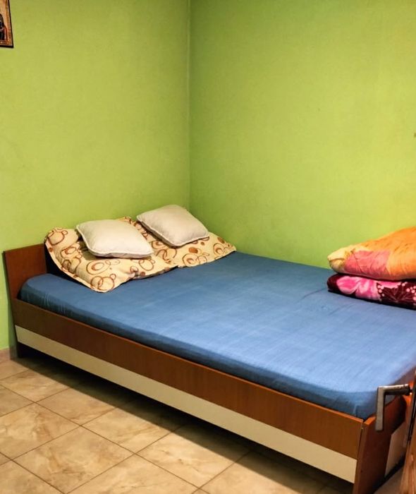 Vând pat 140x200 cu saltea