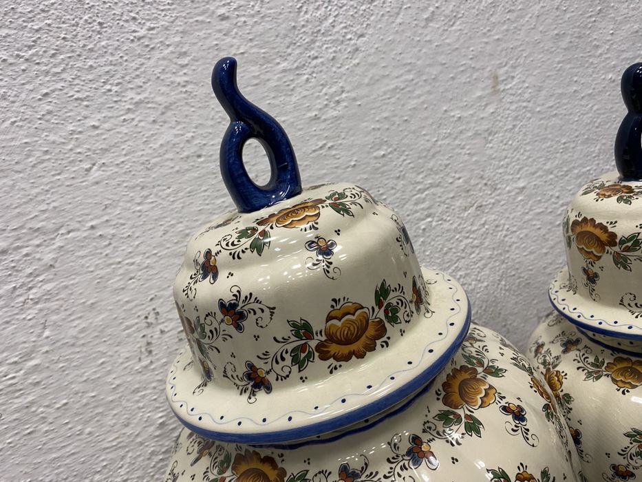 Холандскa порцелановa урнa делфт - вазa с капак урна 3 броя