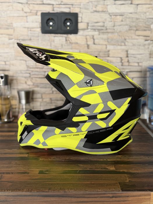 Мото корс каска Airoh Striker XXX Yellow Matt