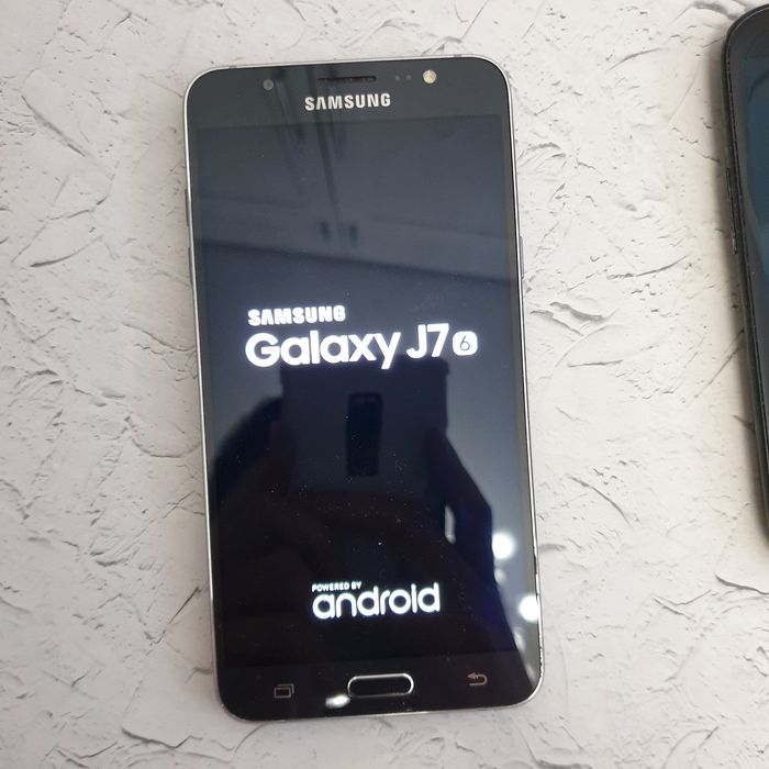 Смартфон Samsung Galaxy J7 duos