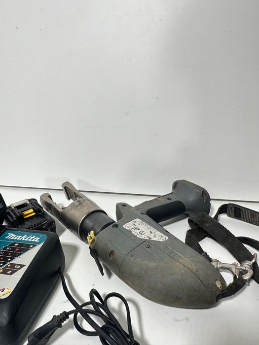 Masina profesionala de sertizat / presat hidraulic pe acumulator, compatibila Makita 18V