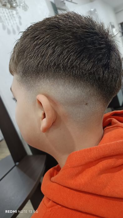 Coafor/frizerie la domiciliu sau salon