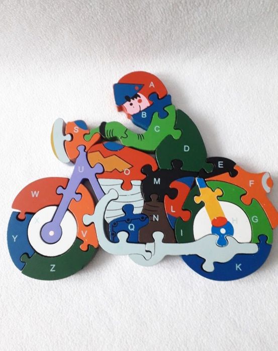 Puzzle din lemn motociclist
