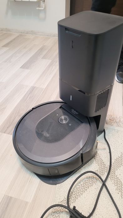 Aspirator robot iRobot Roomba Combo i8+, alimentare la rețea