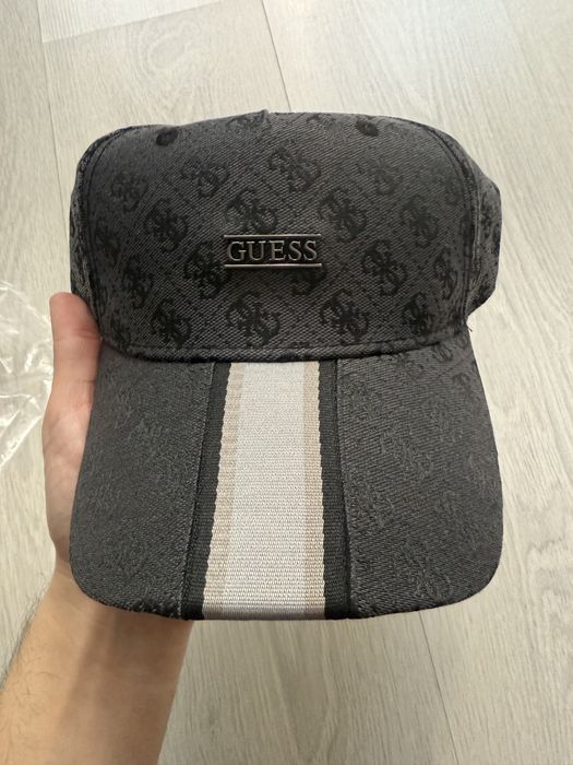 Кепка Guess новая
